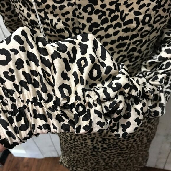 NWT e. ssue Leopard print mini dress size M scrunch design satin feel material - Picture 7 of 12